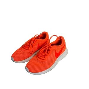 Nike Tanjun Women’s Running Shoe Size 8 Orange